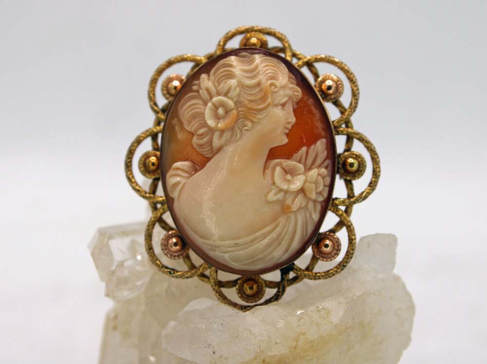 Vintage Gold Tone Filigree Cameo Brooch/Pendant